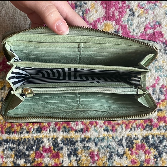 Kate Spade Wallet - Picture 8 of 10